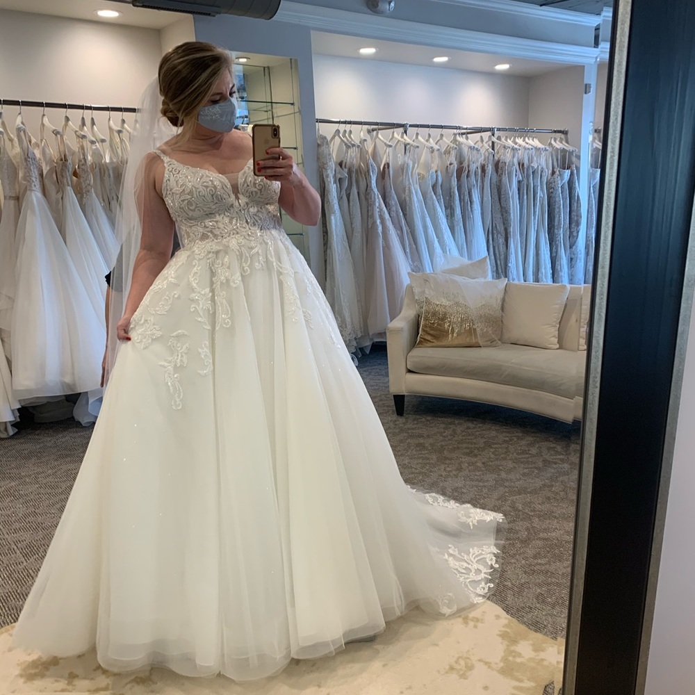 Martina Liana 984 Wedding Gown - Picture 2 of 7